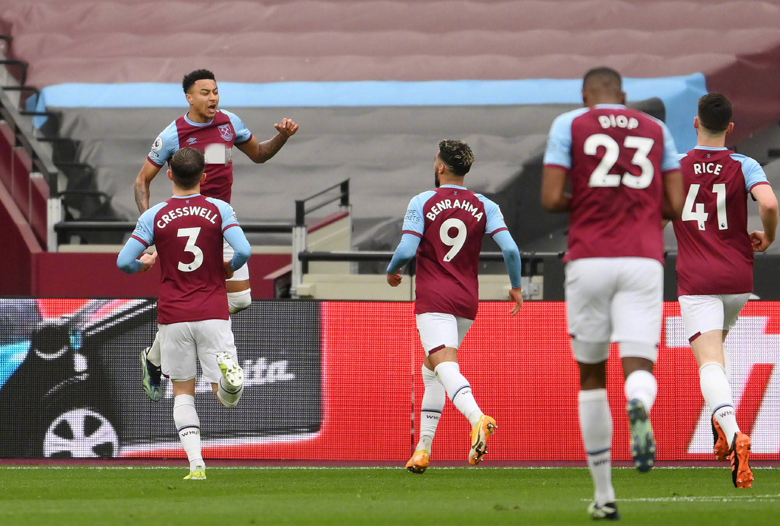 激烈競爭的 激烈競爭的